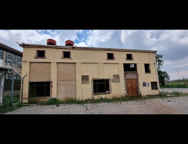 2,240M² WAREHOUSE FOR SALE IN VILLAGE MAIN